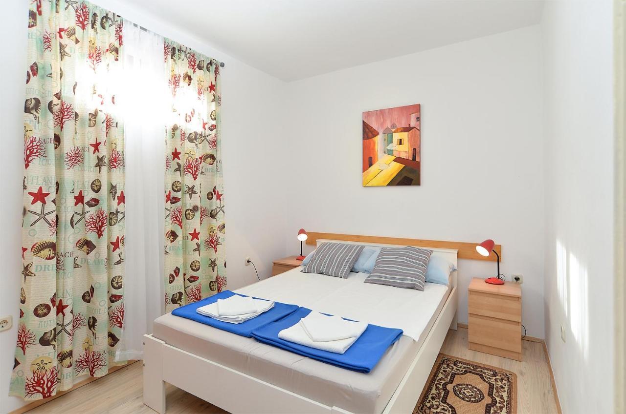 Apartman With A Parking Space Stinjan, - 20816 *