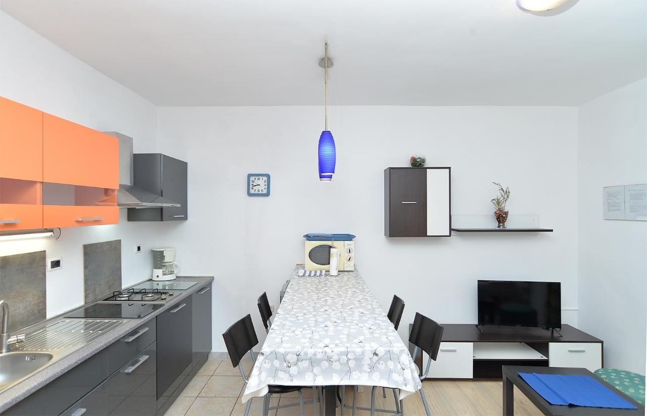 With A Parking Space Stinjan, - 20816 Apartman *