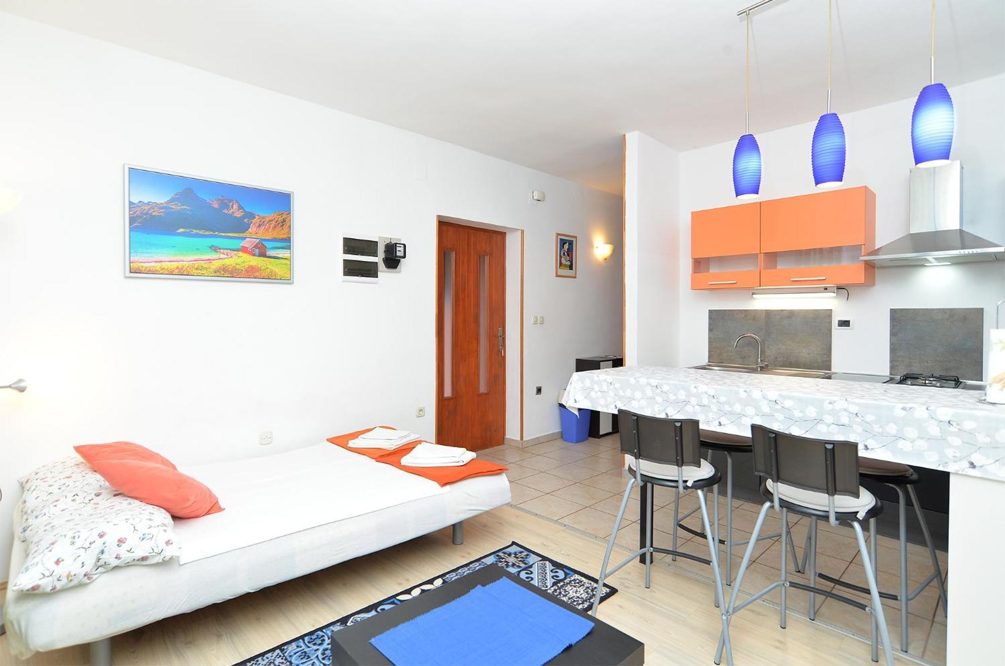 Apartman With A Parking Space Stinjan, - 20816