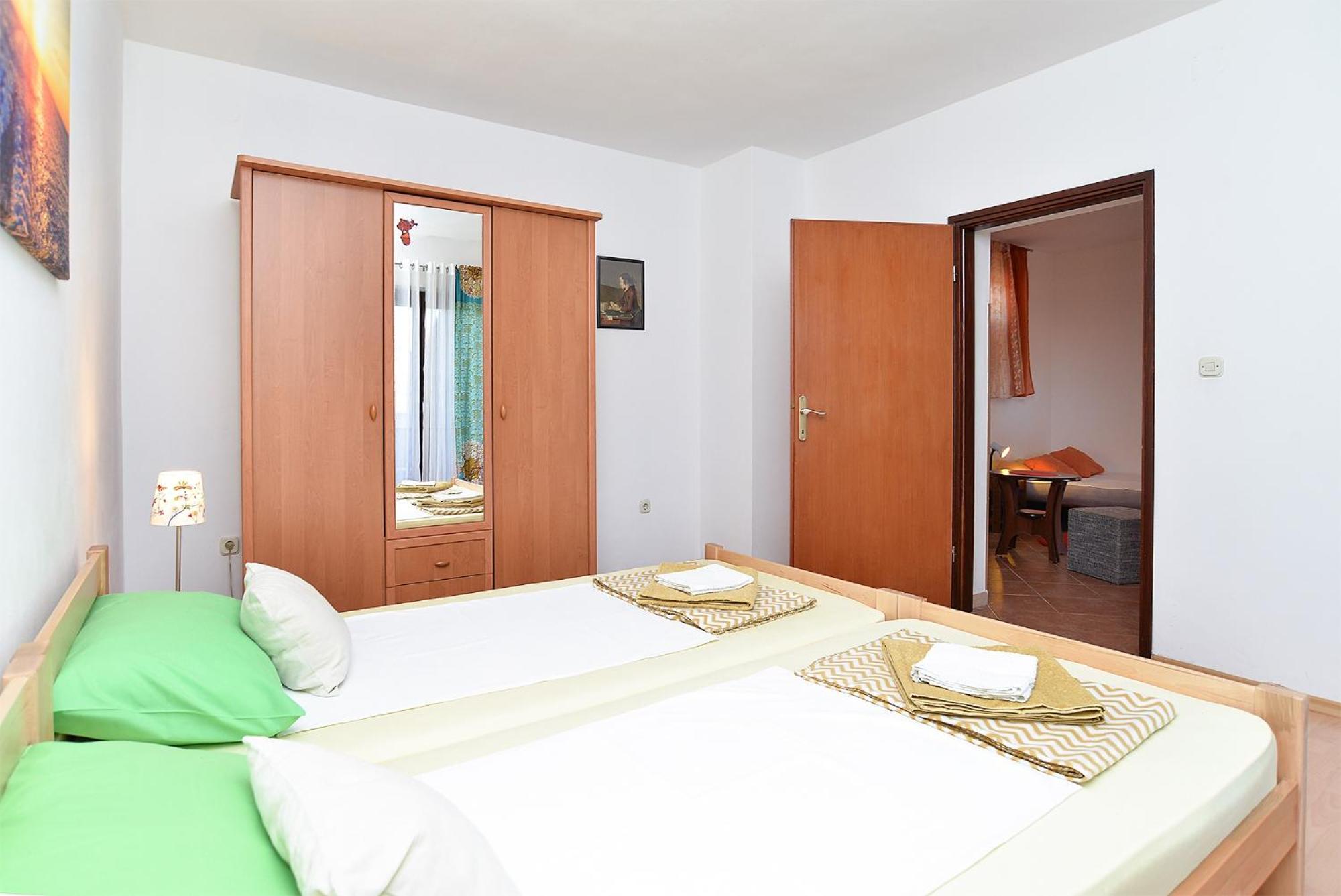 Apartman With A Parking Space Stinjan, - 20816 Pula